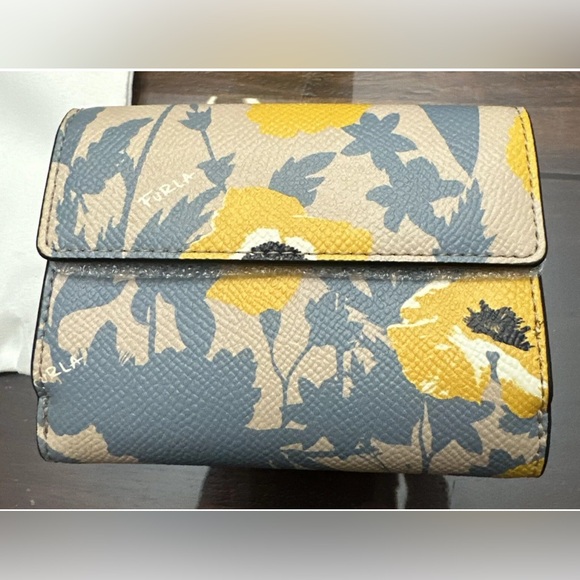 FURLA  Leather TriFold Wallet Floral Pattern New In Box($148 RetailON SALE) - Picture 4 of 7